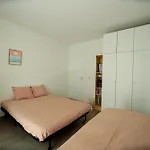Prive Kamer Met Chill Room En Gedeelde Badkamer - Rand Antwerpen - Afrit E313 Wommelgem - Vlakbij Tramhalte Lijn 9 En 24
