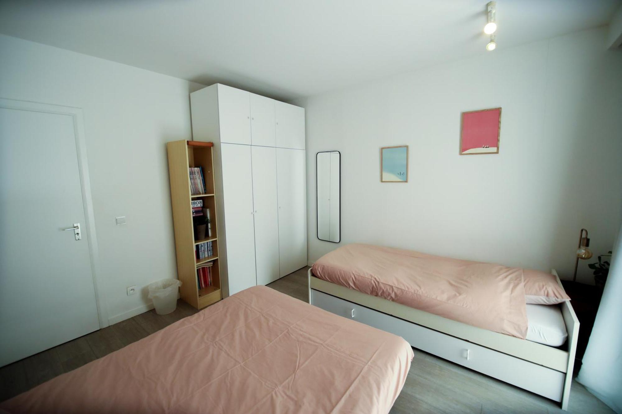 Prive Kamer: Cozy Retreat Near With Shared Amenities