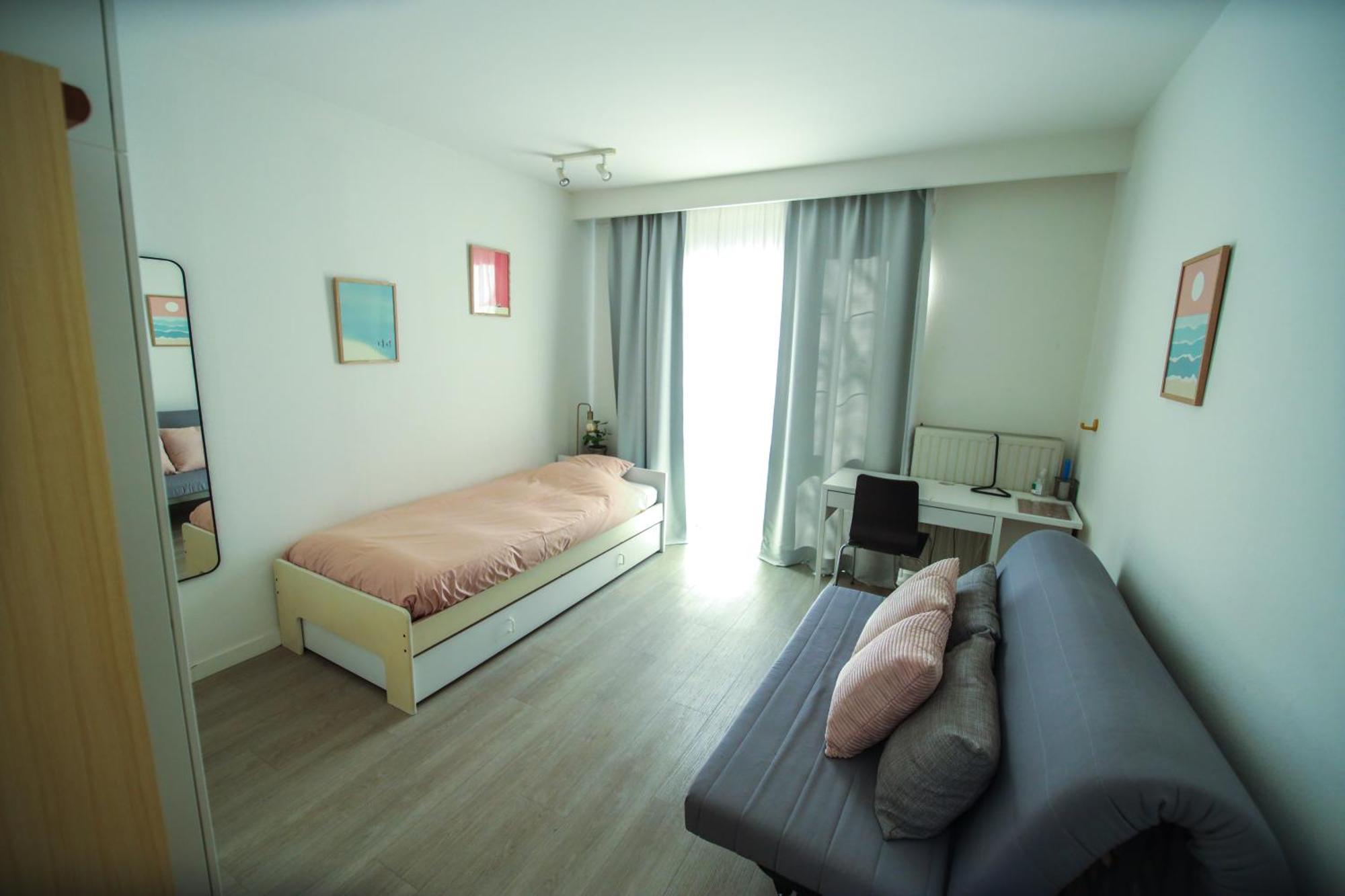 Prive Kamer: Cozy Retreat Near With Shared Amenities Homestay