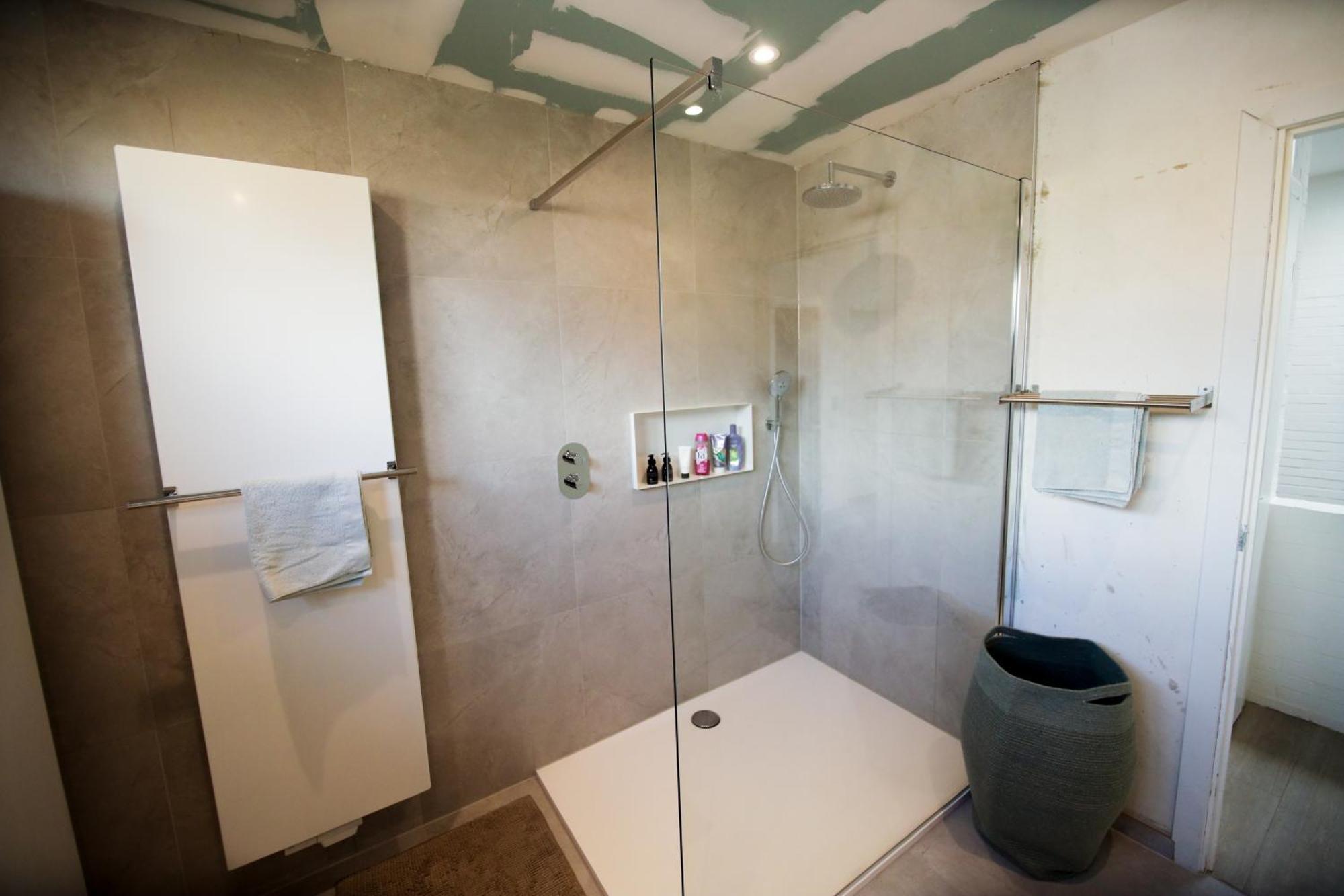 Prive Kamer: Cozy Retreat Near With Shared Amenities * Antwerp