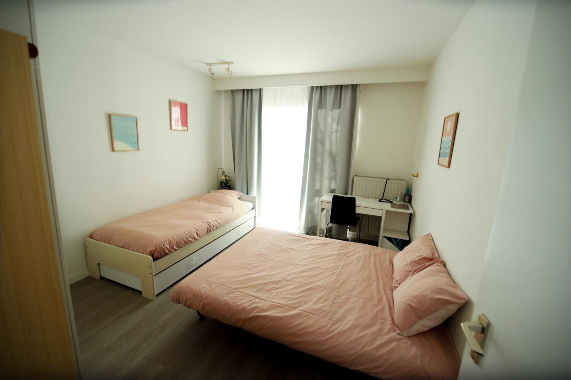 Prive Kamer: Cozy Retreat Near With Shared Amenities Homestay